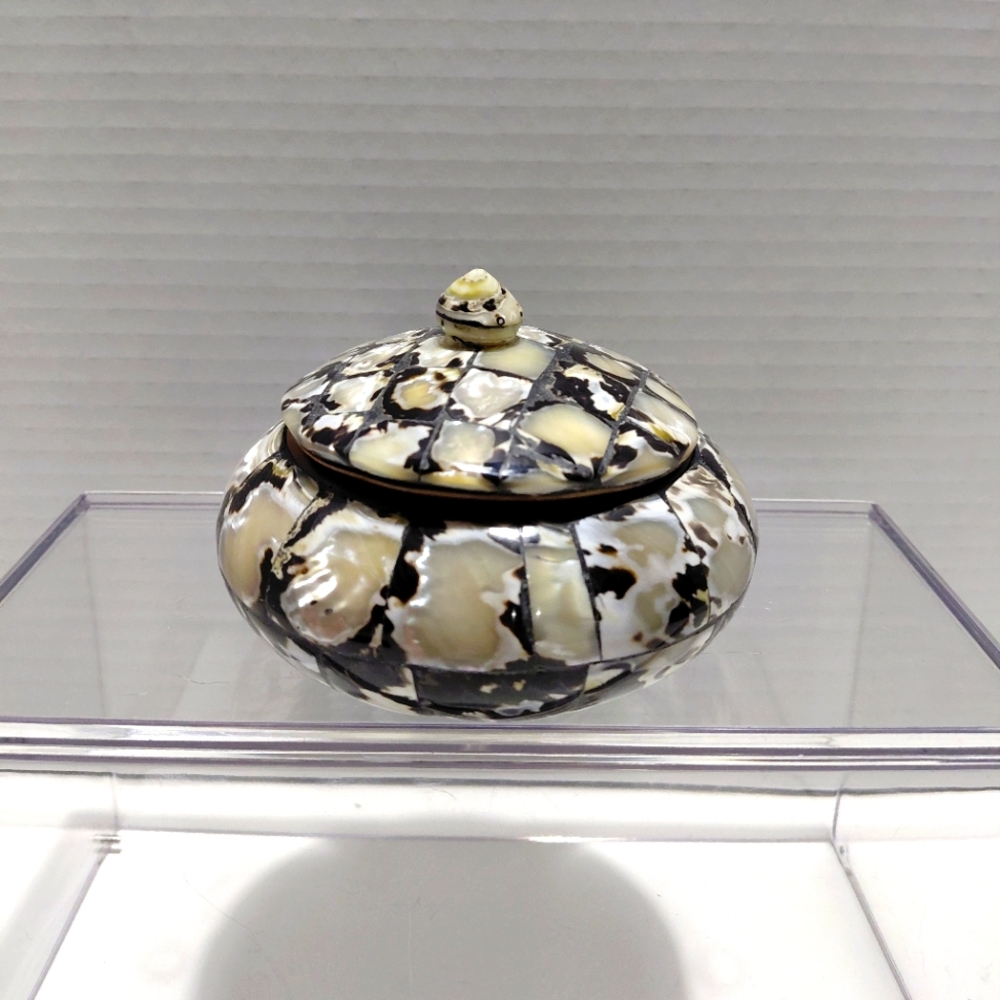 Elegant Vintage Mother Of Pearl  Black and Cream Round Trinket Box